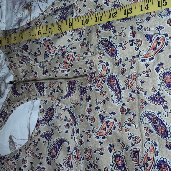 Forever 21 T-back paisley sleeveless top size small. - Picture 6 of 7